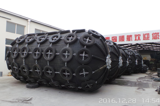 La defensa neumática de Yokohama del neumático del camión mecanografía la protección de goma de la nave que atraca 80kpa
