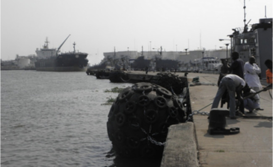 Flotación inflable del negro de goma de la defensa de Yokohama de la protección de la nave que atraca neumática
