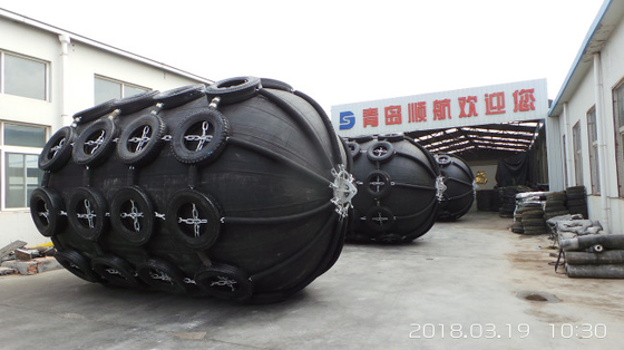 Nave que atraca el tipo de goma neumático de la red del barco de Yokohama 80kpa de las defensas