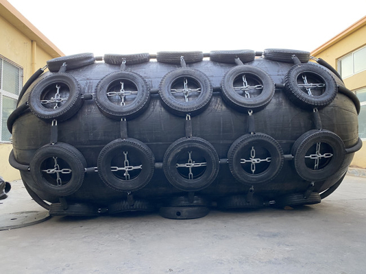 Muelle de goma Marine Fenders neumática del barco de la longitud de la defensa 500m m de la nave neta del neumático