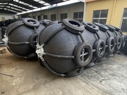 Los accesorios galvanizados envían la defensa de goma 80kpa Yokohama neumático Marine Fenders