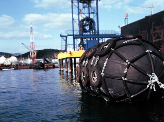 Defensa de goma neumática neta de Yokohama del neumático que atraca tipos de la defensa de la nave 0.05mpa