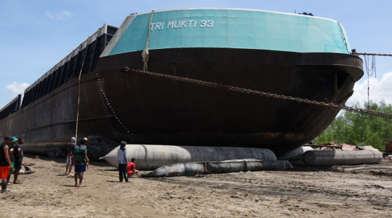 Atracar el barco que levanta los accesorios de acero inoxidables Marine Rubber Airbag